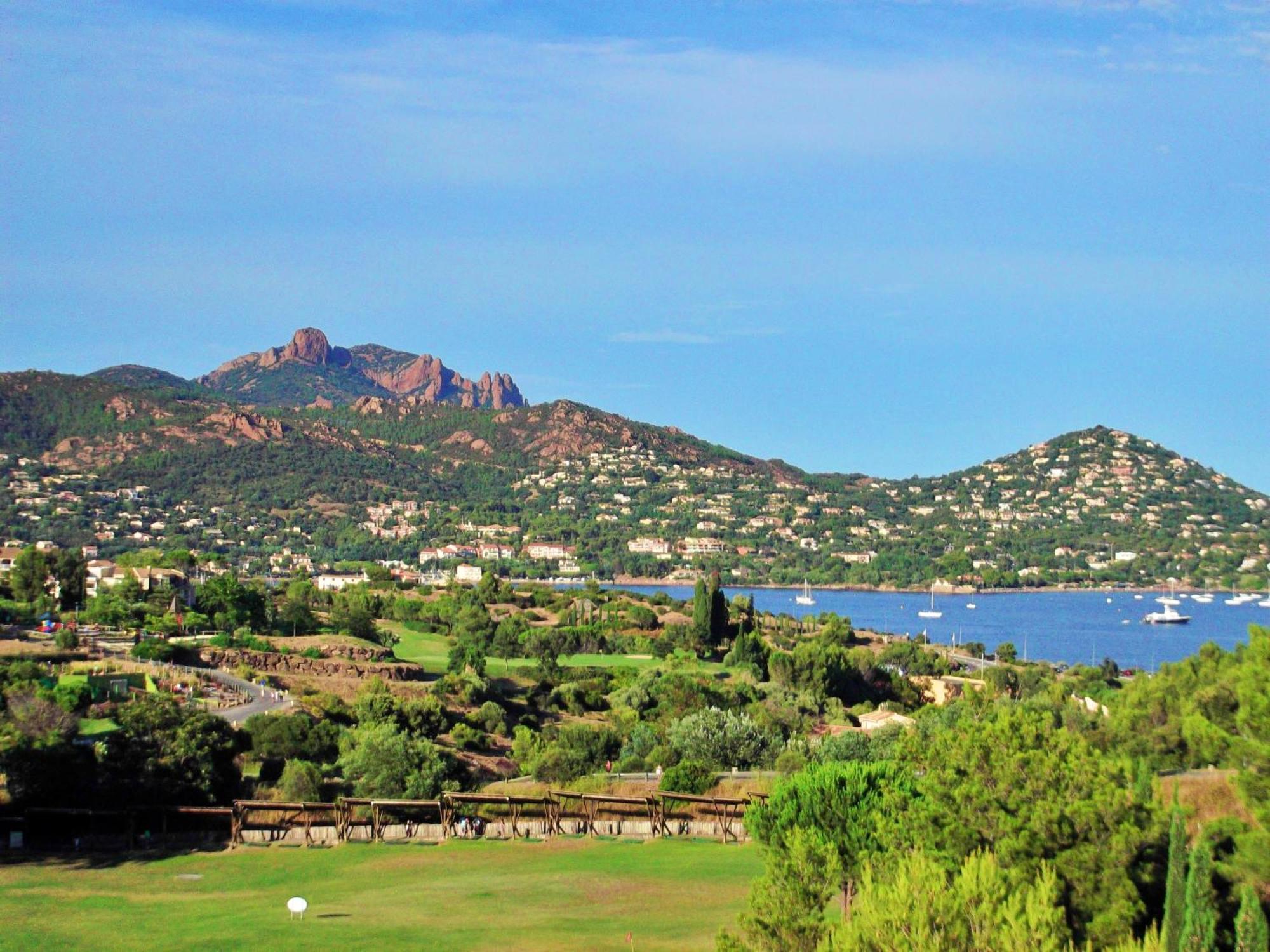3 Pieces Tout Confort A Cap Esterel Saint-Raphaël Exteriör bild